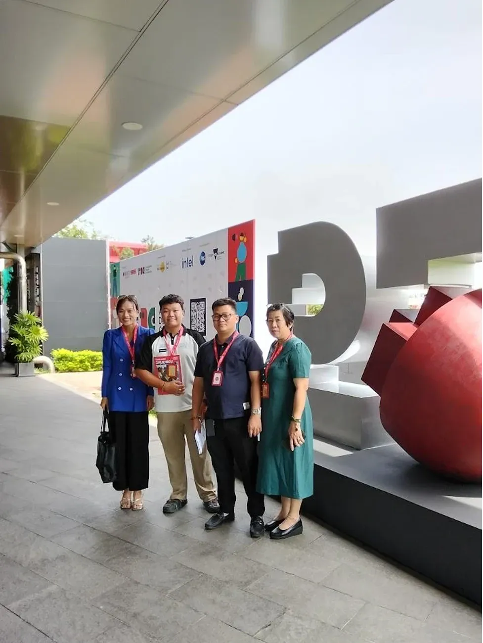 Thiện Trí tham gia một sự kiện cùng các thành viên TechCoop