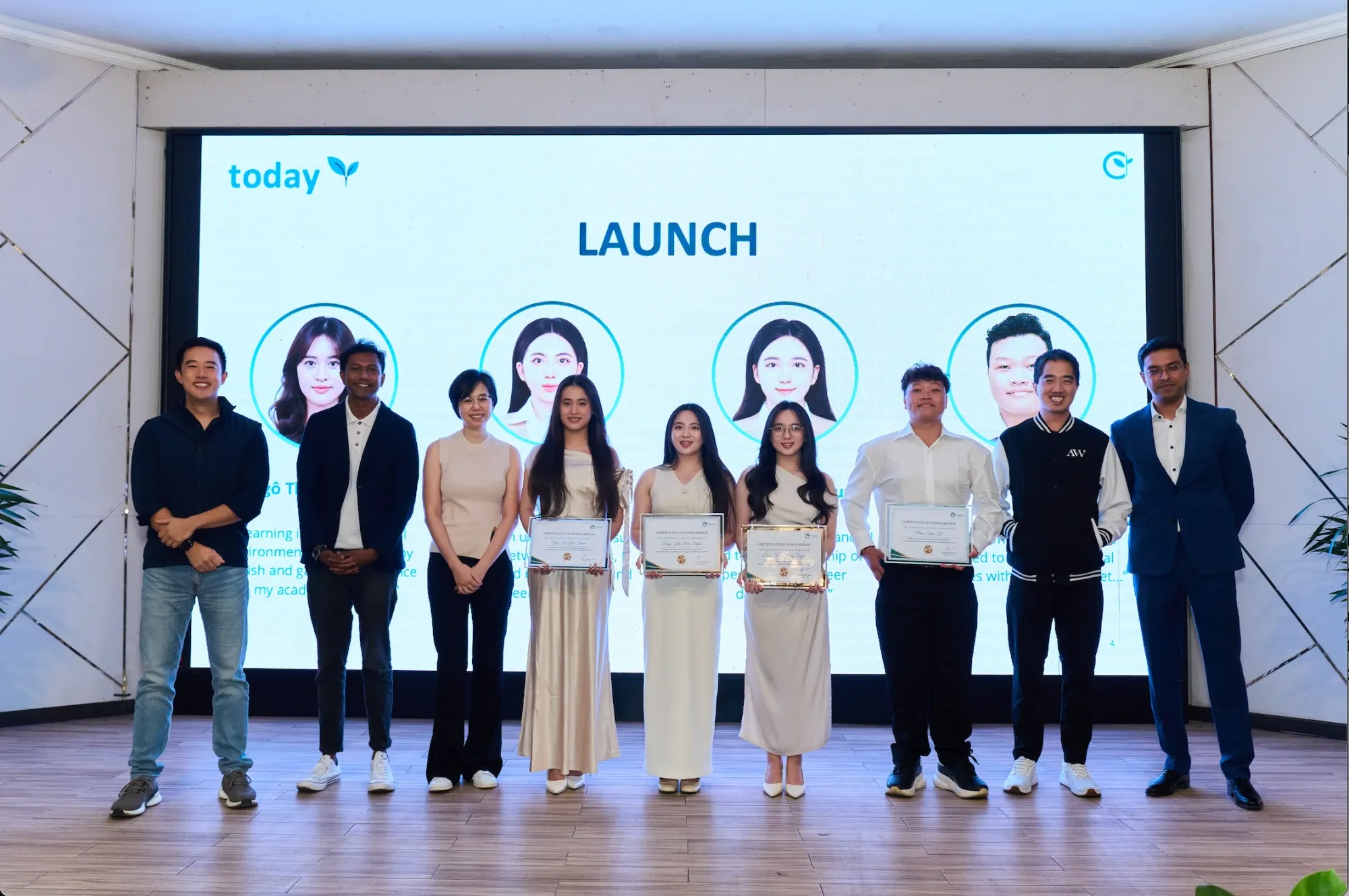 Lễ trao Học bổng TechCoop 2026 cho bốn sinh viên, trong đó có Thiện Trí